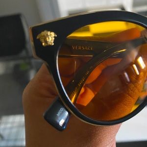 Versace Shades 📍Chicago style